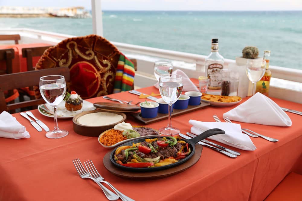 Обед на террасе