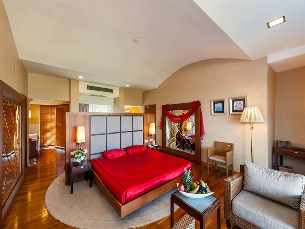 Honeymoon Suite with Private Jacuzzi - Номер