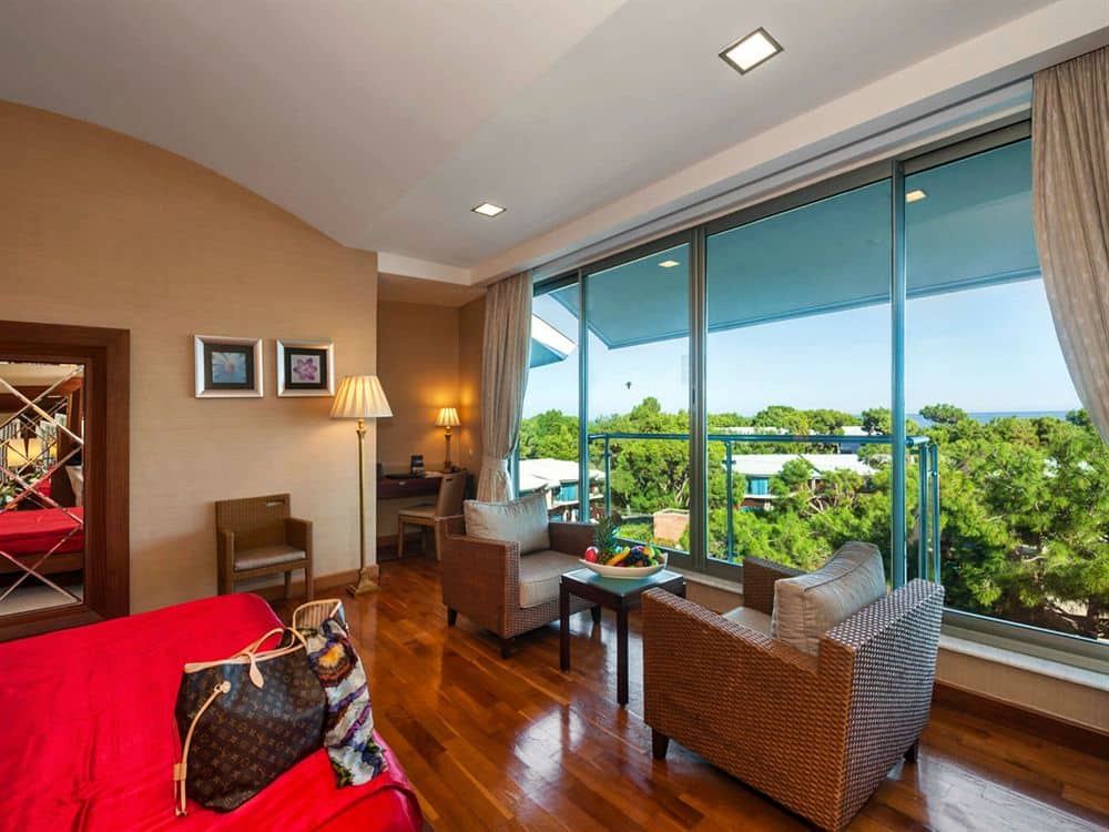 Honeymoon Suite with Private Jacuzzi - Номер