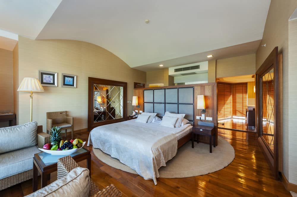 Honeymoon Suite with Private Jacuzzi - Номер