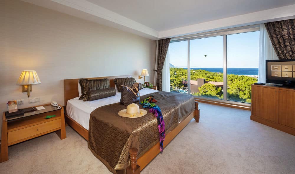 King Suite Room with Private Jacuzzi - Номер