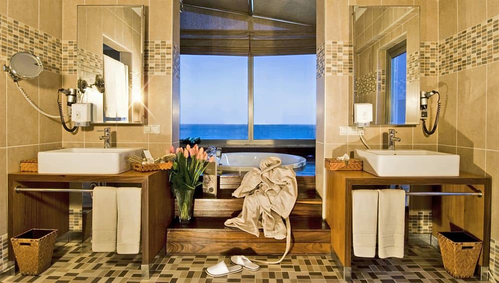 King Suite Room with Private Jacuzzi - Ванная комната