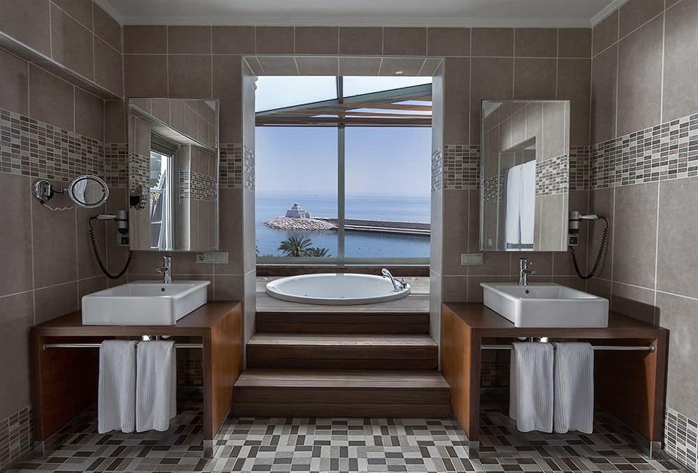 King Suite Room with Private Jacuzzi - Ванная комната