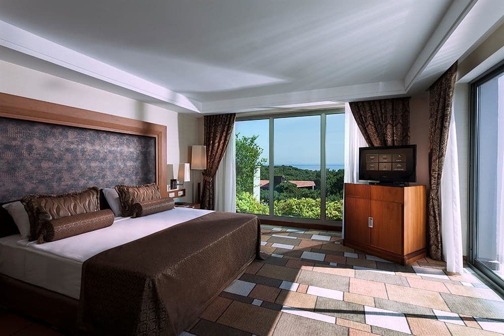 King Suite Room with Private Jacuzzi - Номер