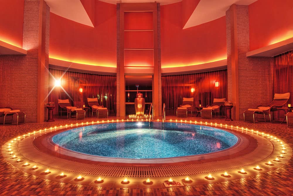 Закрытая спа-ванна