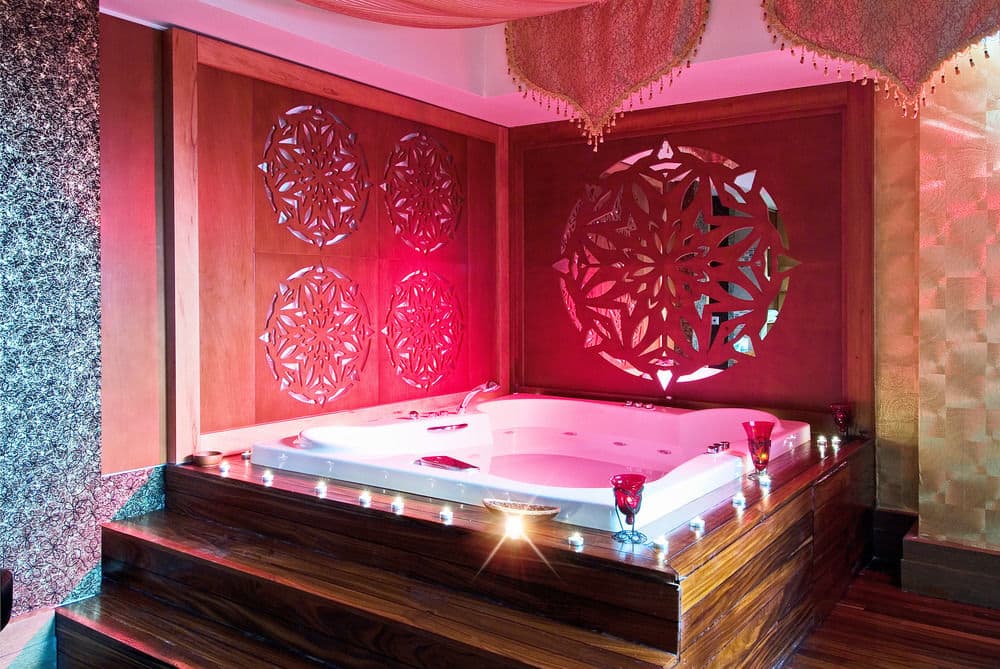 Закрытая спа-ванна