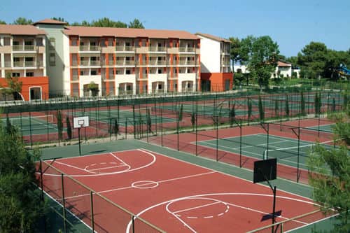 Теннисный корт