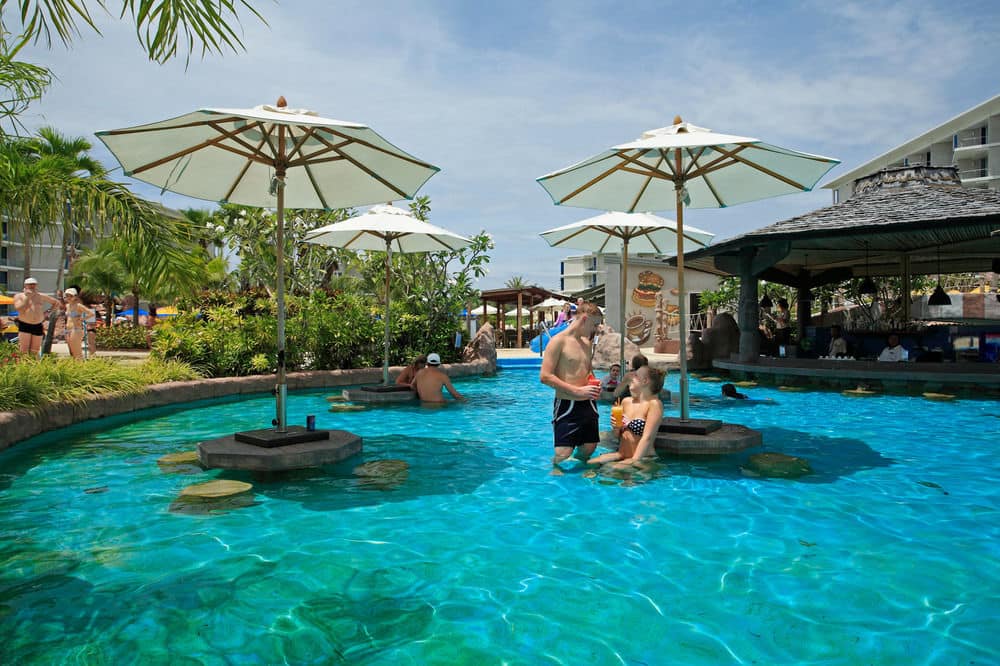 Бар у бассейна