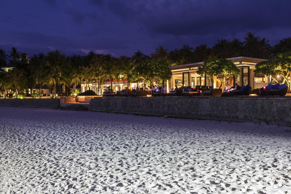 Вид на пляж/ океан