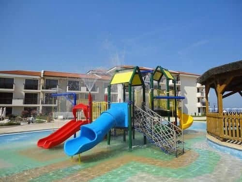 Игровая площадка для детей (снаружи)