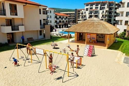 Игровая площадка для детей (снаружи)