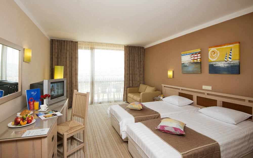 Двухместный номер с 1 или 2 кроватями, балкон, вид на парк - Номер