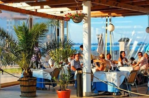 Обед на террасе