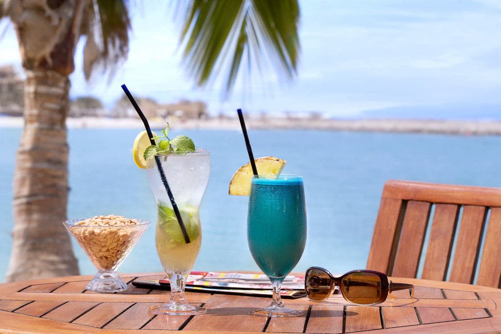 Бар у бассейна