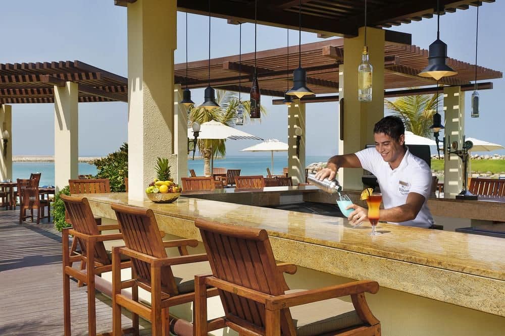 Бар у бассейна