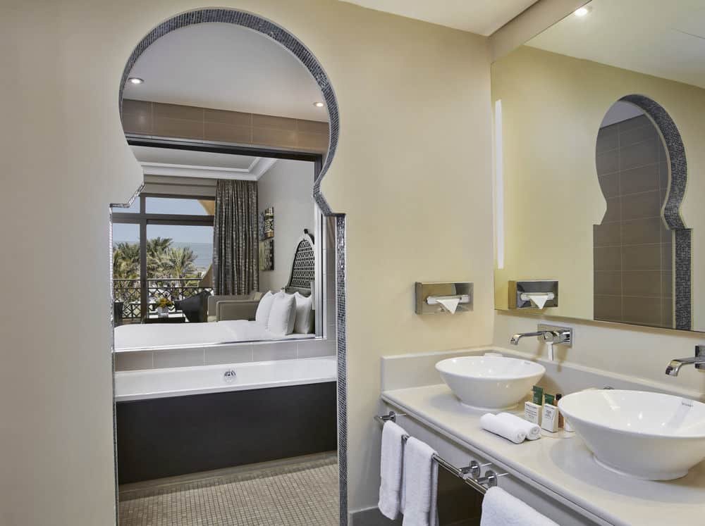 Улучшенный люкс, 1 двуспальная кровать «Кинг-сайз» - Ванная комната