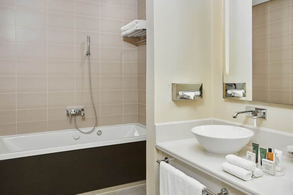 Улучшенный люкс, 1 двуспальная кровать «Кинг-сайз» - Ванная комната