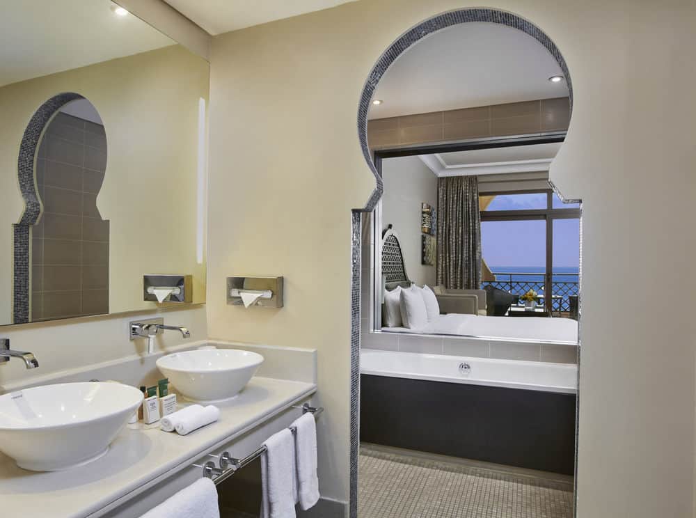 Люкс - Раковина в ванной комнате