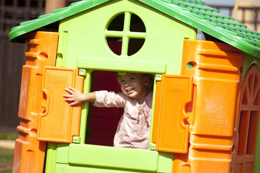 Игровая площадка для детей (снаружи)