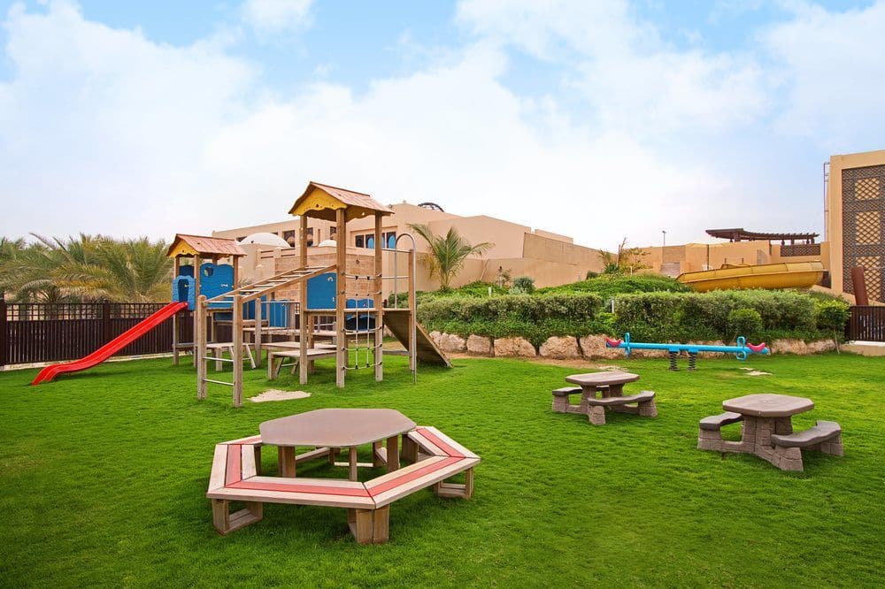 Игровая площадка для детей (снаружи)