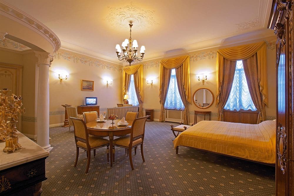 Обед в номере