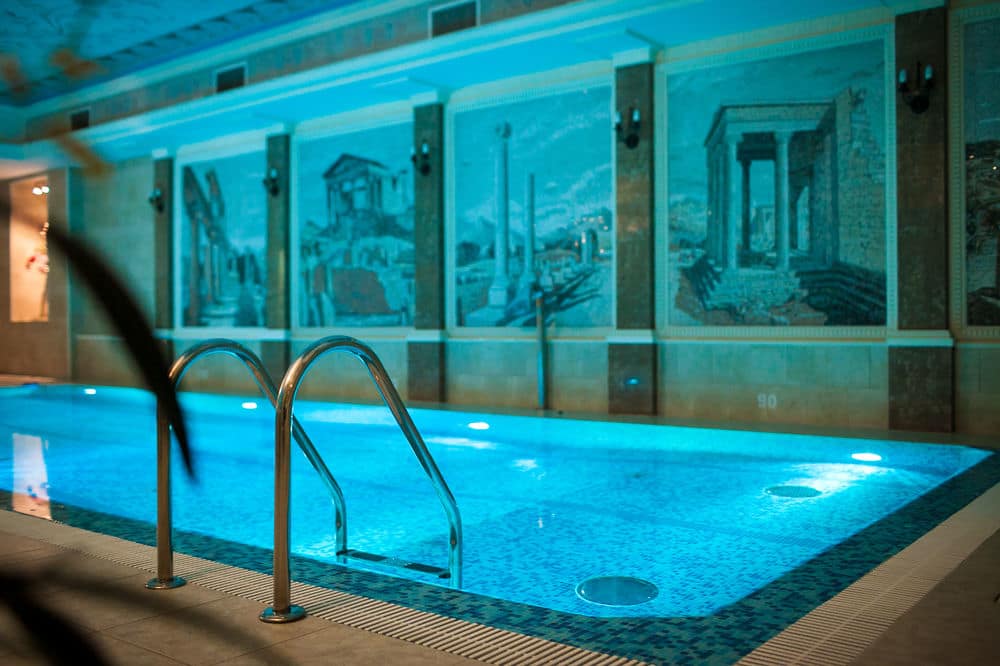 Закрытый бассейн