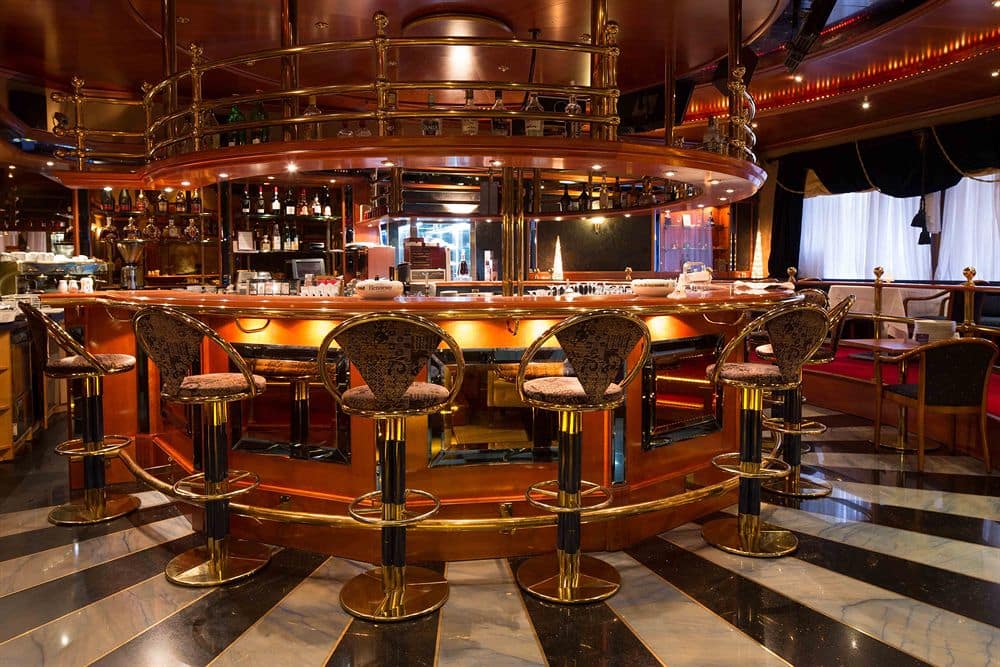 Бар в отеле